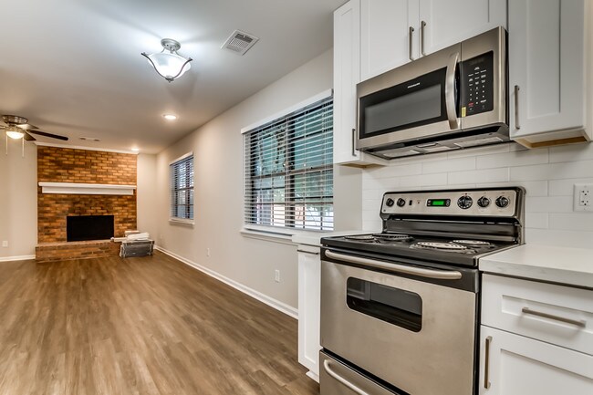 Building Photo - 1511 5th Ave