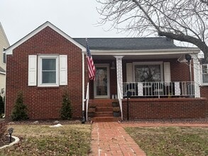 Building Photo - 312 Woodford St