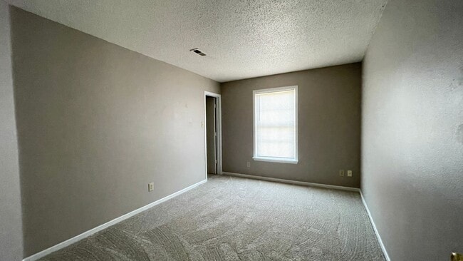 Building Photo - 3 Bedroom, 2.5 Bath Home Located in South Lafayette