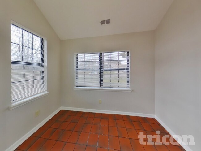 Building Photo - 6621 Pamona Cir