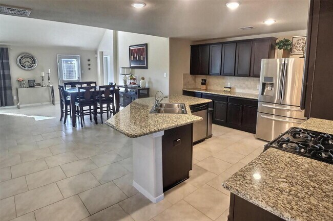 Building Photo - Modern Living in Tamarron | 4 Bed, 3.5 Bat...