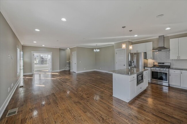 Building Photo - Beautiful House in East Nashville!