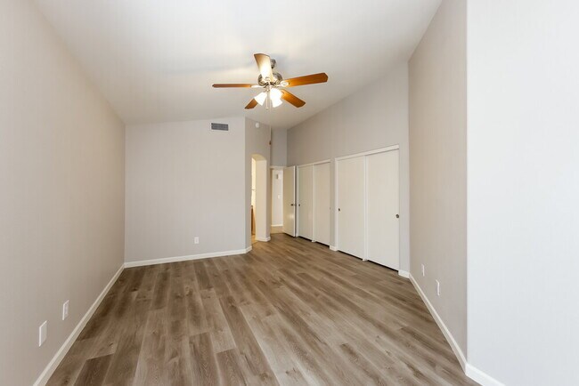 Building Photo - 4116 E Coolbrook Ave