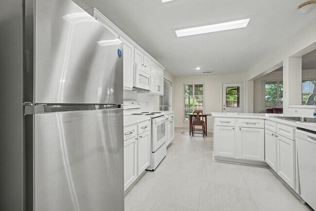 Building Photo - 1150 Andover Dr