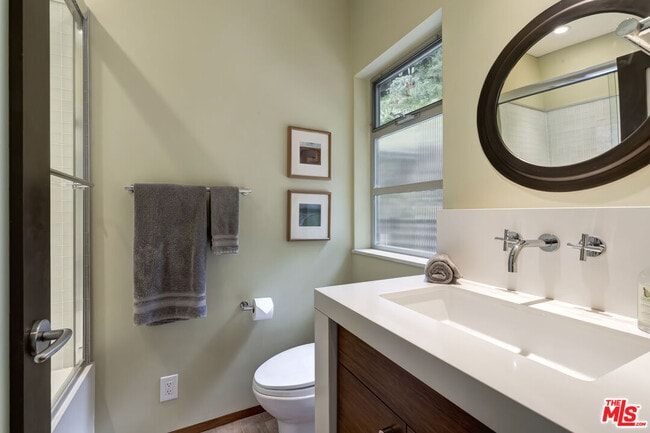 Building Photo - 1625 N Crescent Heights Blvd