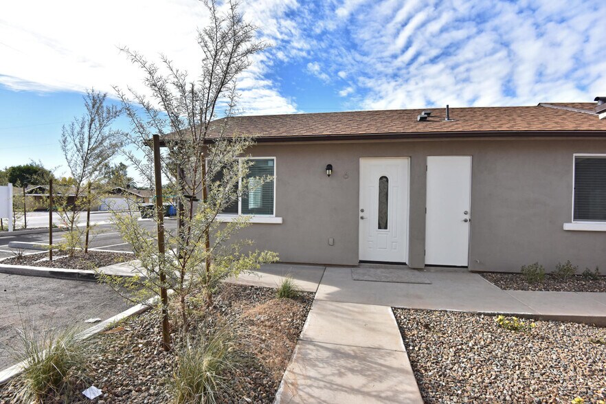 Building Photo - 2308 N 28th PL
