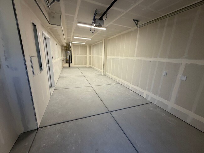 Building Photo - Brand New Townhome in Sparks!