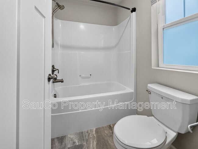 Building Photo - 3909 SE Zircon Ln