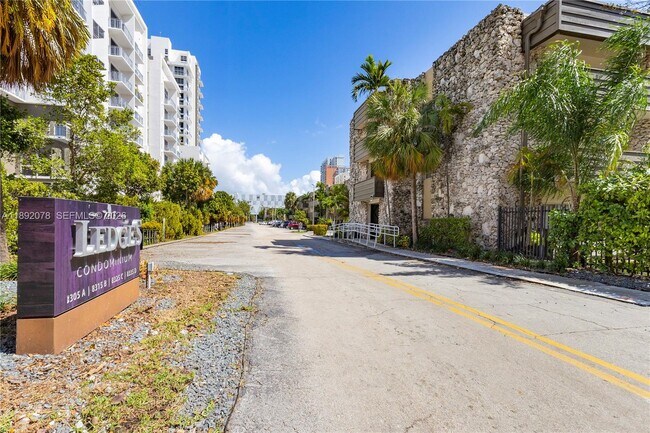 Building Photo - 8305 SW 72nd Ave