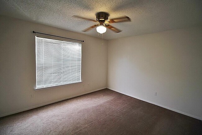 Building Photo - 115 Austin Stone Dr