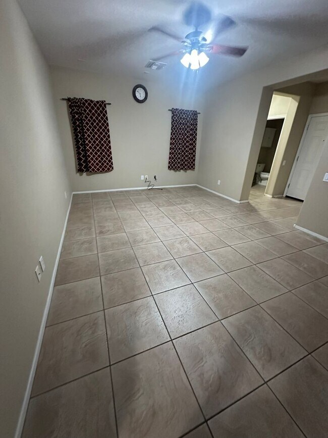 Building Photo - Charming 3 Bed + Den 2.5 Bath Home with 2 car attached EV garage with community pool !!