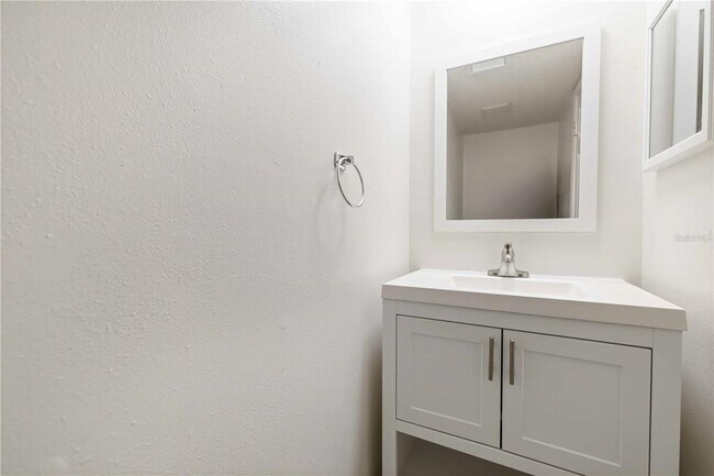 Building Photo - 3569 Bee Ridge Rd