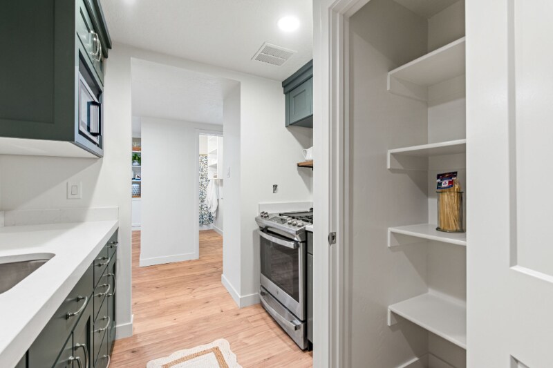 Building Photo - 3056 N Bar H Rd