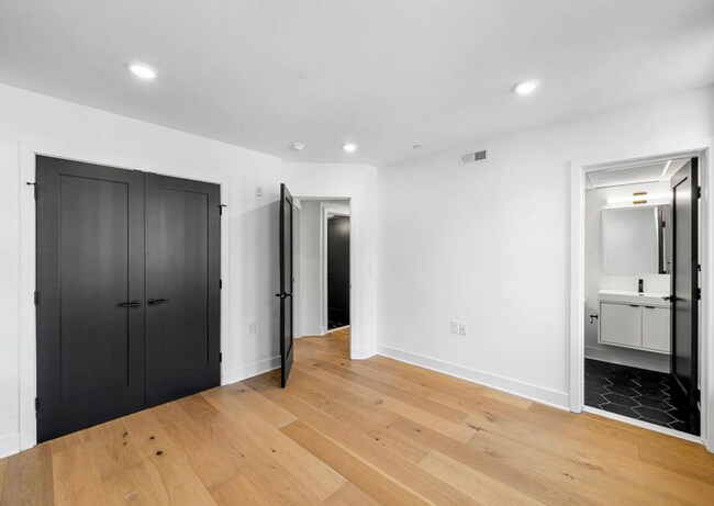 Building Photo - 1800 W Girard Ave