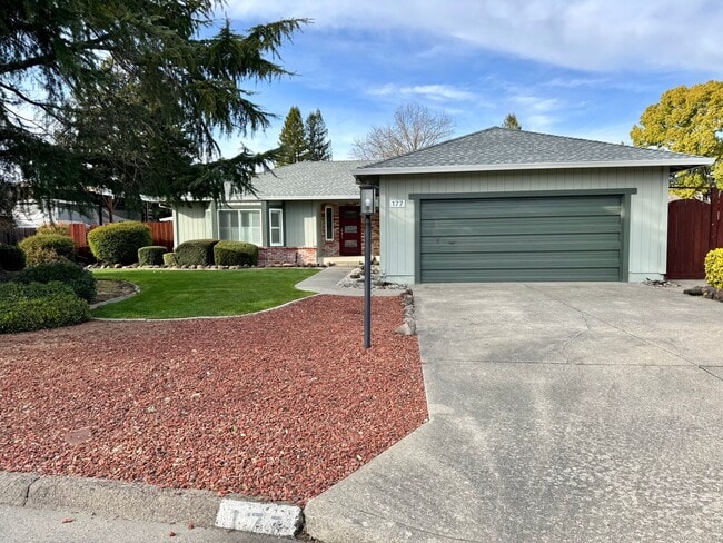 Building Photo - Spacious three bedroom home in desirable Windsor neighborhood!
