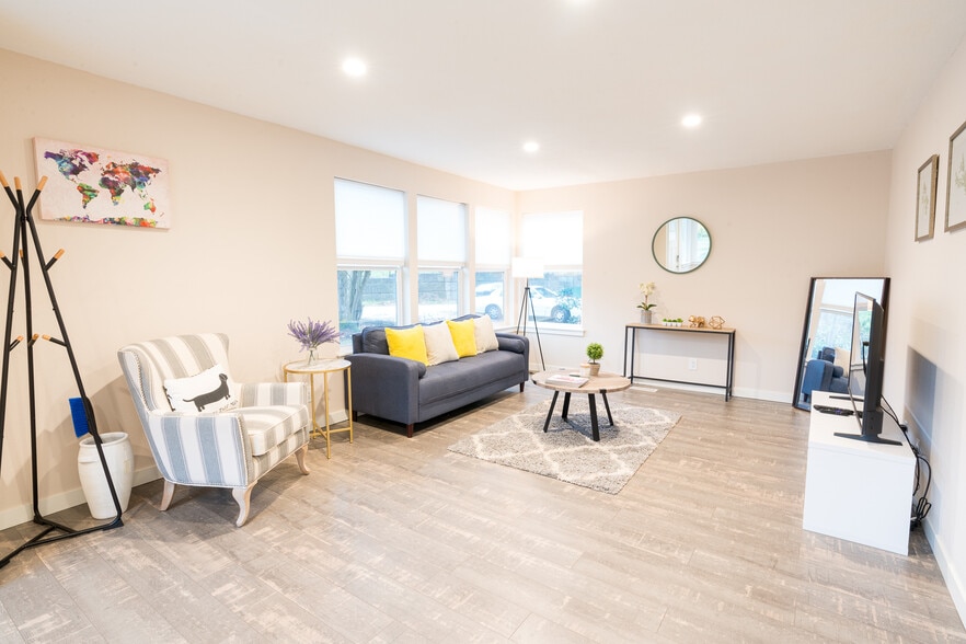 Building Photo - 8985 SW Center St