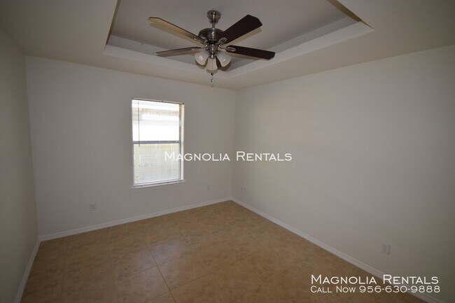 Building Photo - Tulipan Villas Apartments