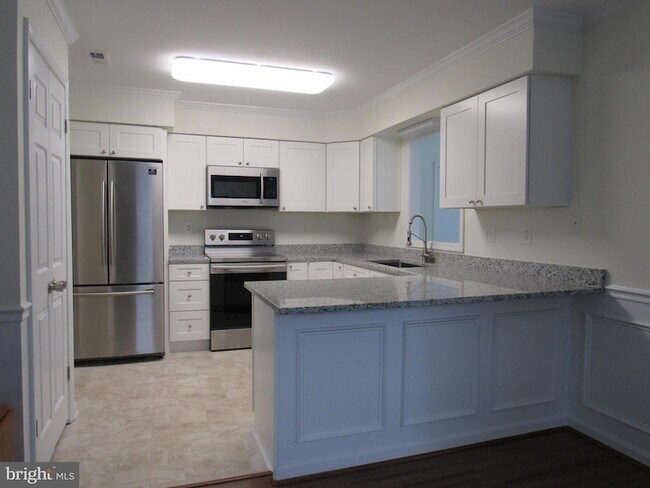 Building Photo - 35 Beekman Pl