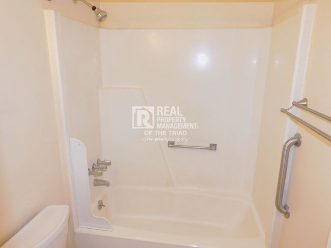 Building Photo - Charming 3 Bedroom/1.5 Bath in Browns Summ...