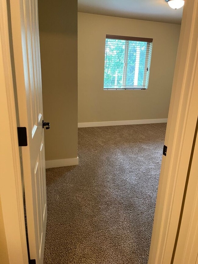 Building Photo - Beautiful 4 Bedroom in a small and exclusive neighborhood