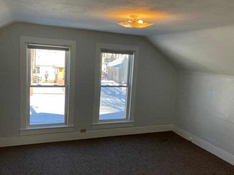 Building Photo - 327 5th Ave