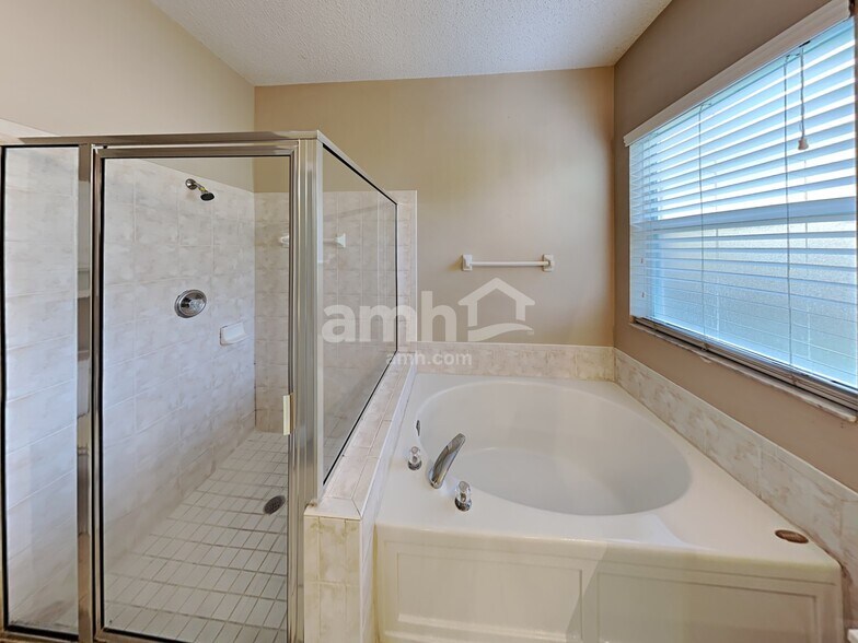 Building Photo - 10318 Goldenbrook Way