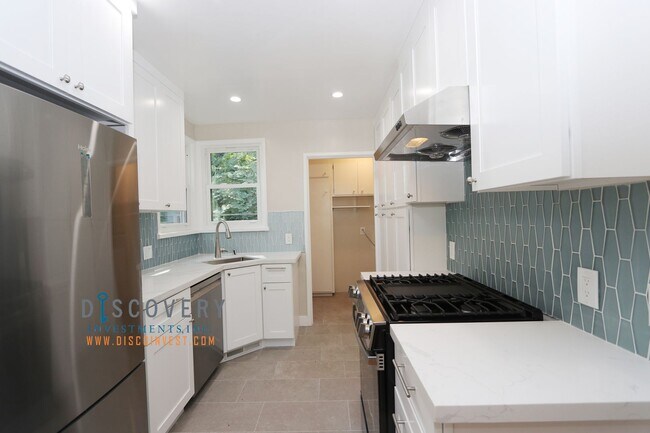 Building Photo - Charming Bungalow in the Montclair Hills
