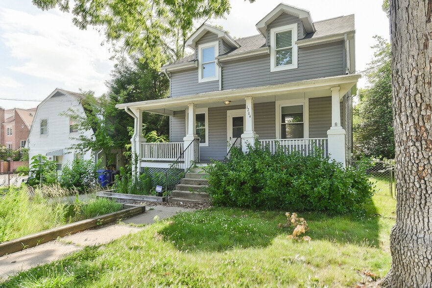 Building Photo - 1204 N Utah St