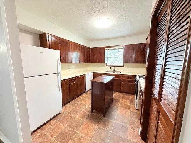 Building Photo - 20729 Canterbury Ln