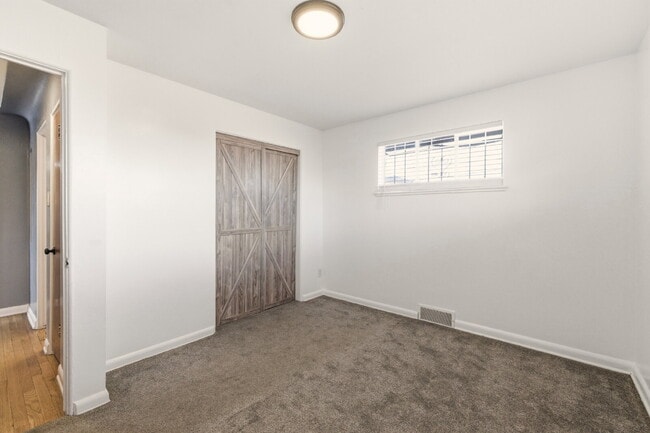 Building Photo - Charming 2 Bed 1 Bath in Park Hill!