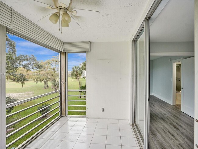 Building Photo - 605 Oaks Dr
