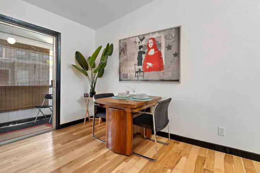 Building Photo - 2627 Douglas Ave