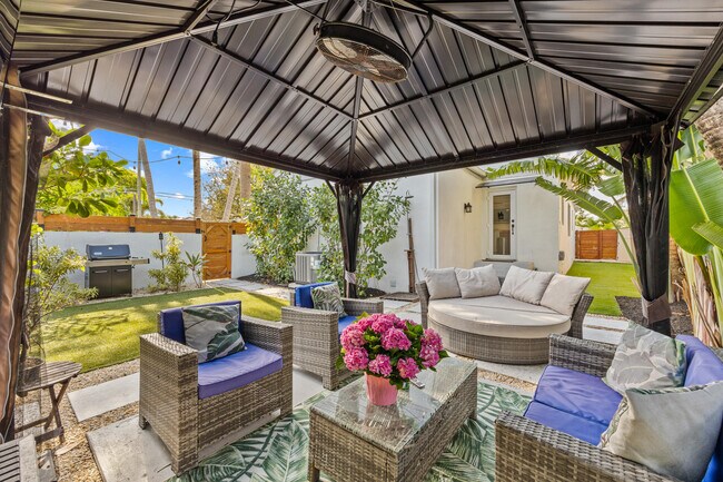 Building Photo - 3201 Poinsettia Ave