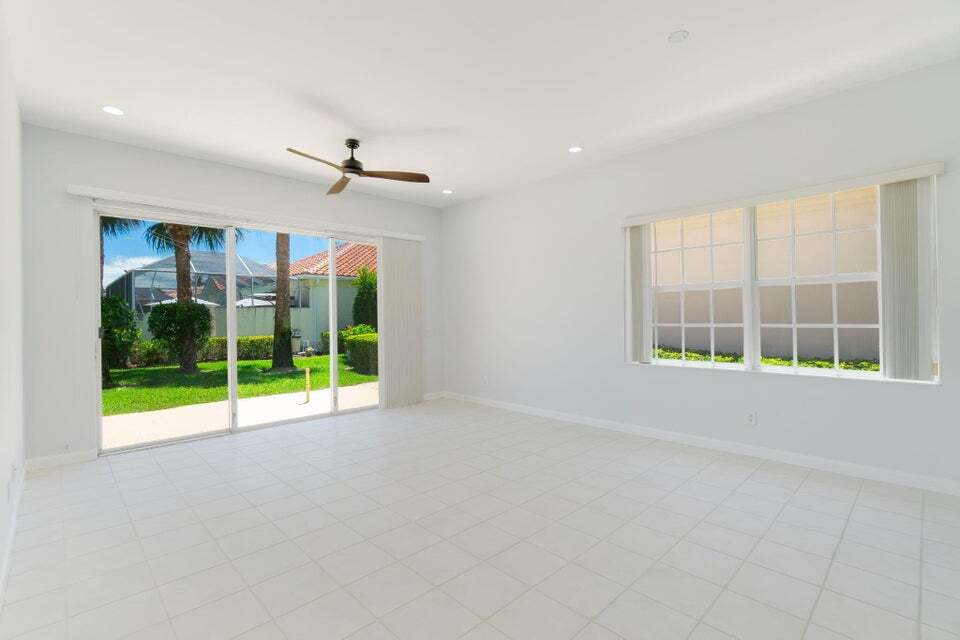 Building Photo - 4786 Blossom Dr