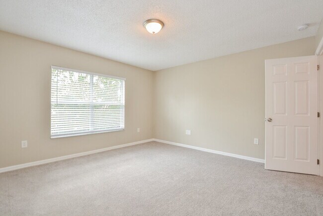 Building Photo - 8344 Lake Amhurst Trail