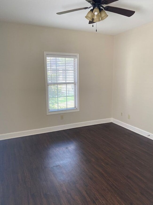 Building Photo - 405 Meador Dr