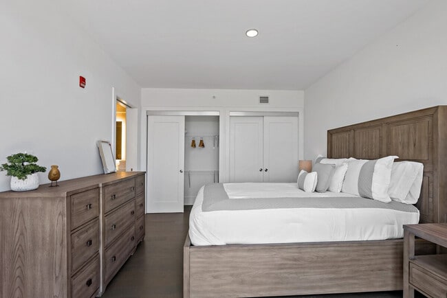 Building Photo - 1611 8th St NW