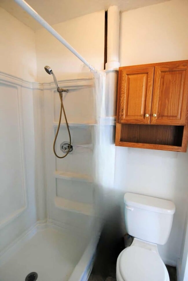 Building Photo - Rare 1 Bedroom House for Rent!