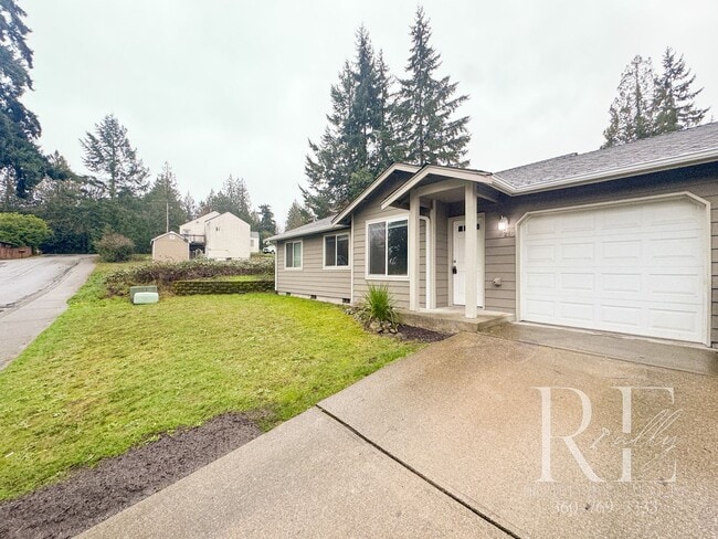 Building Photo - Freshly Updated Duplex with Private Yard & Garage on Quiet Dead-End Street