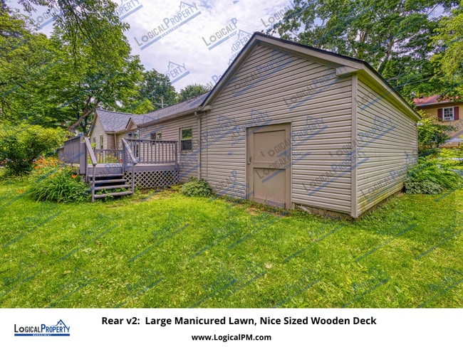 Building Photo - 2/1 Duplex w/ New LVP,Lrg Fncd Yrd,AC,Prch...