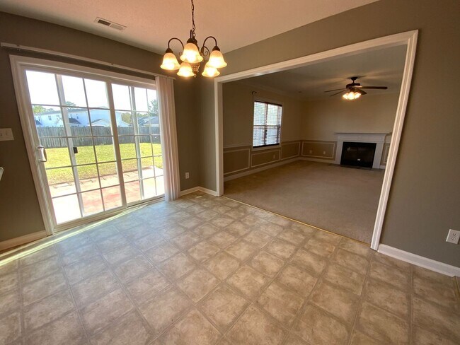 Building Photo - Welcome to Creeker Town South!