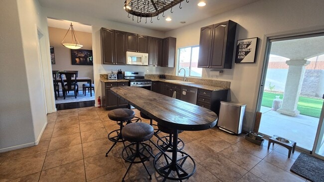 Building Photo - 2 story, 2 car garage, 5 bedroom, coveredpatio, All appliances. move in ready home with solar inc...