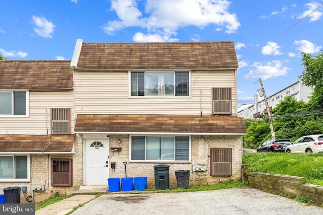 Primary Photo - 4616 Silverwood St