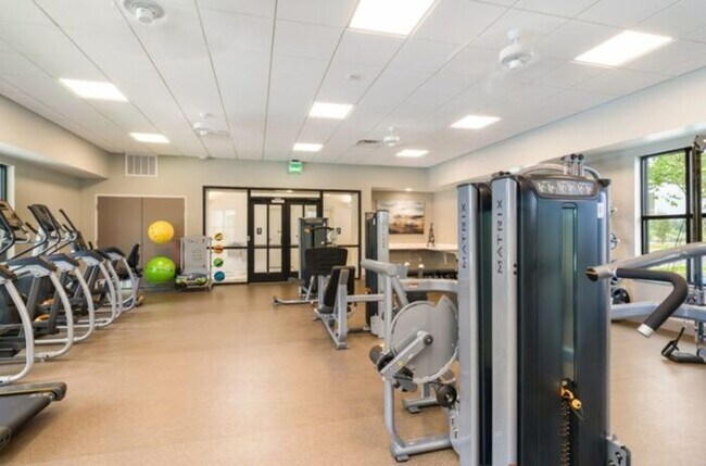 Building Photo - Tohoqua Beauty!