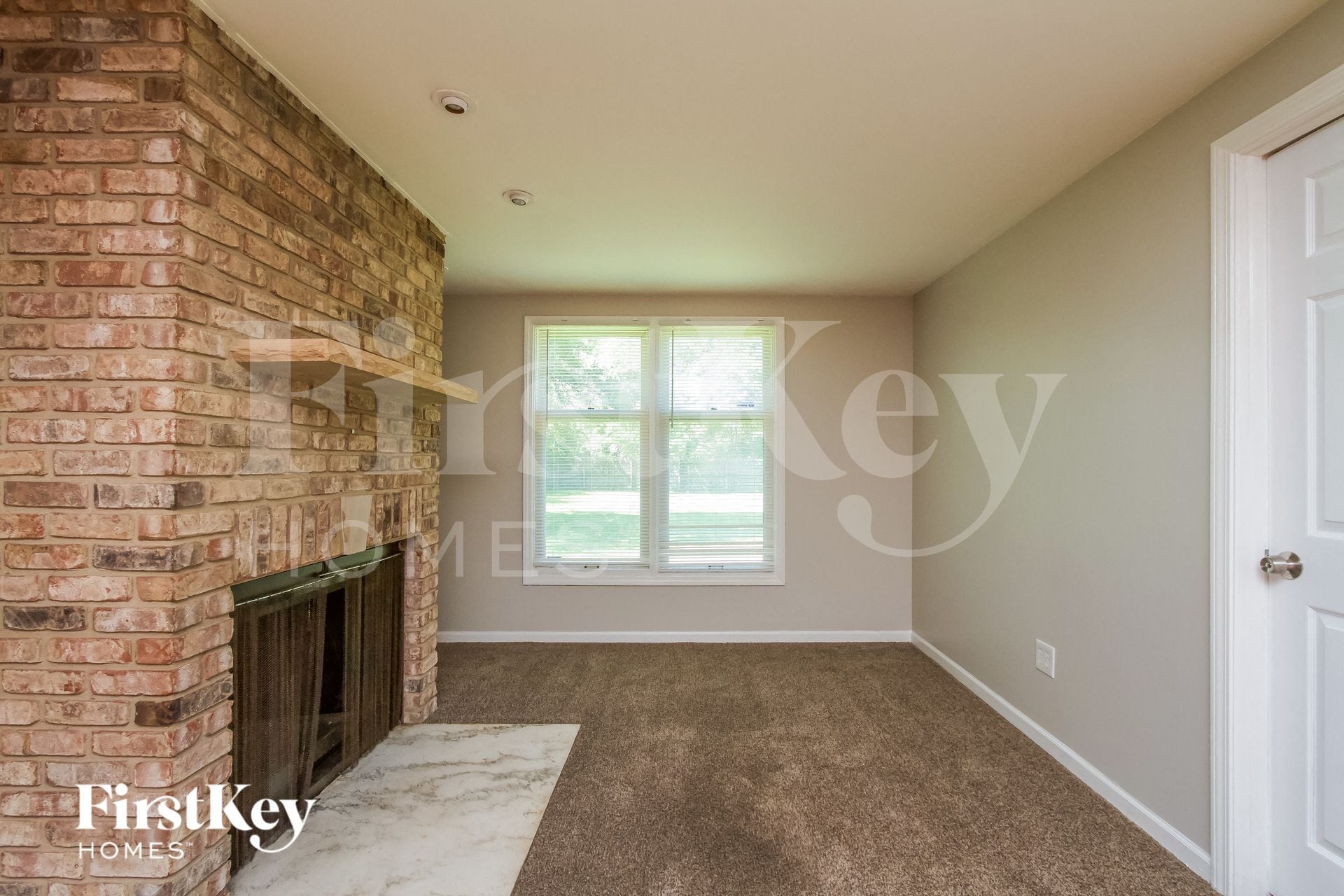 Building Photo - 201 W 10th St