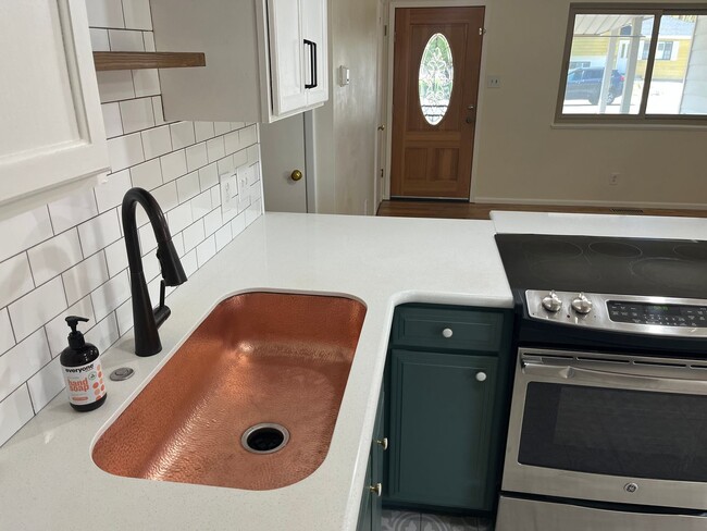 Building Photo - Charming 3-Bedroom Home - Close to Everything - Tons of Upgrades