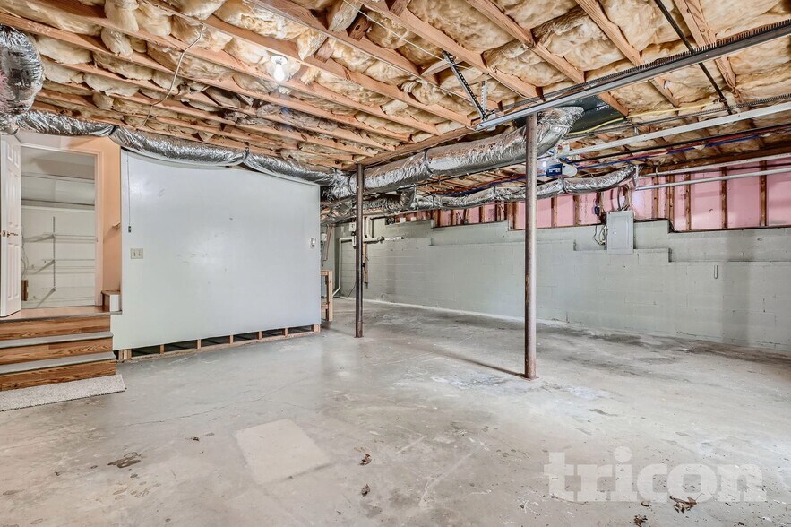 Building Photo - 757 Cedarcrest Rd