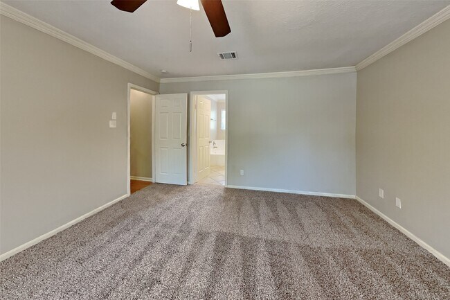 Building Photo - 3918 Forest Village Dr