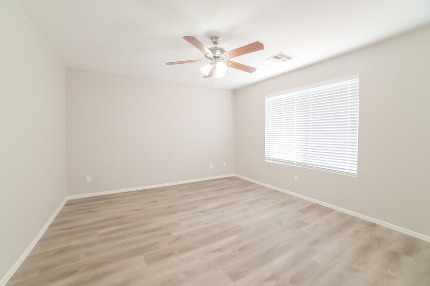 Building Photo - 12557 W Mandalay Ln