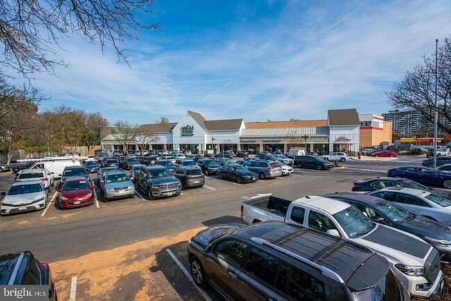 Building Photo - 5703 Brookside Dr